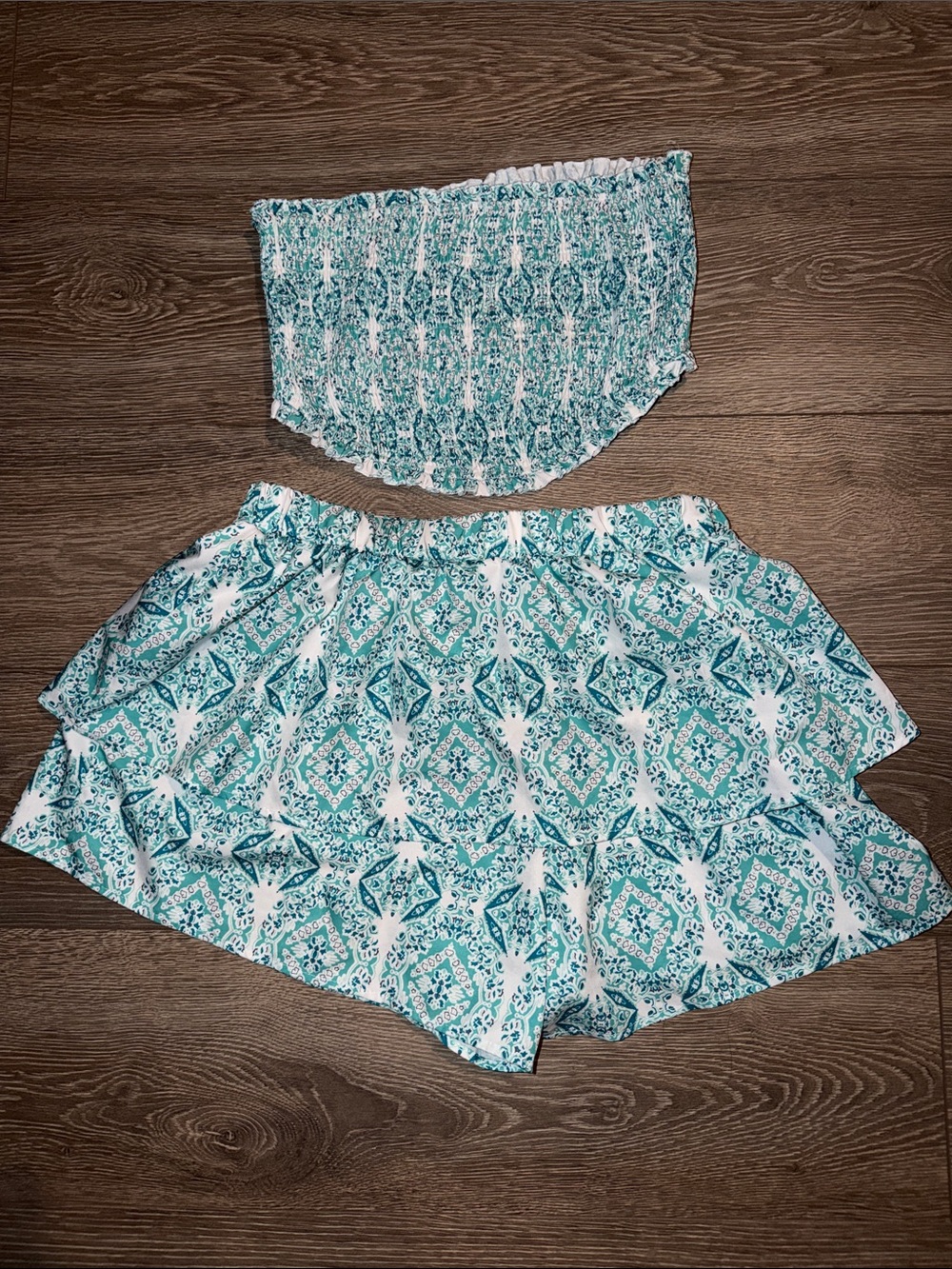 Women’s Teal Geomertic Patterned 2 piece Set Ruched Strapless Top Ruffle Skort